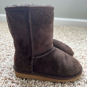 UGG Kids Chocolate Brown Suede Sheepskin Boots Size  9 Toddler Warm Mint Cond!